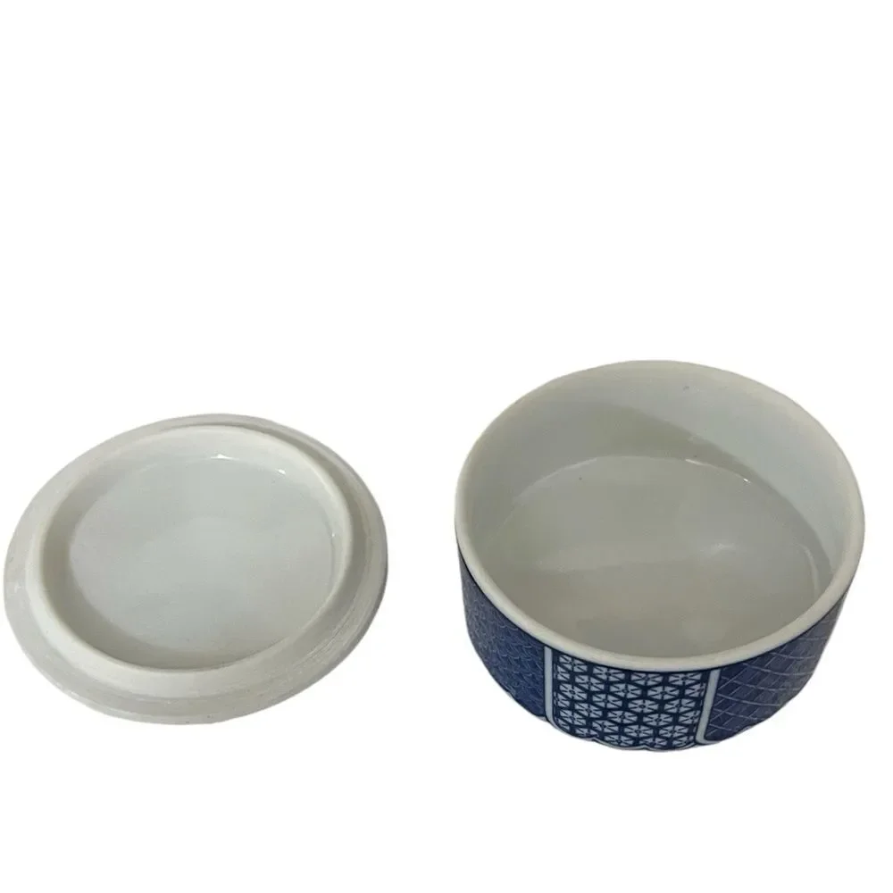 Sometsuke Japanese Porcelain Box
Cobalt Transfer Ware Takahashi blue and white - Picture 3 of 11